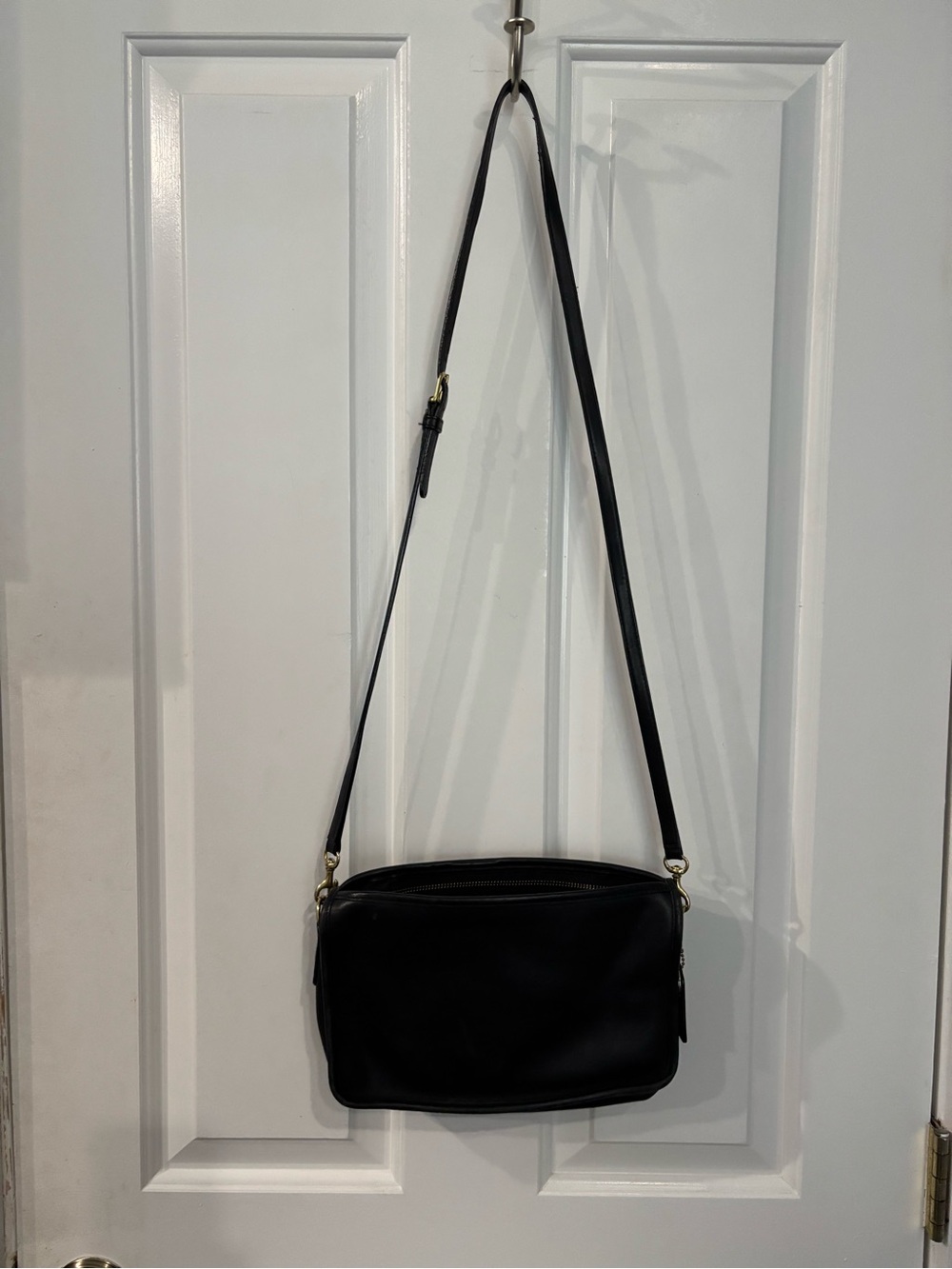 Vintage Coach Black Leather Crossbody Bag with Gold-Tone Hardware A053 9455
